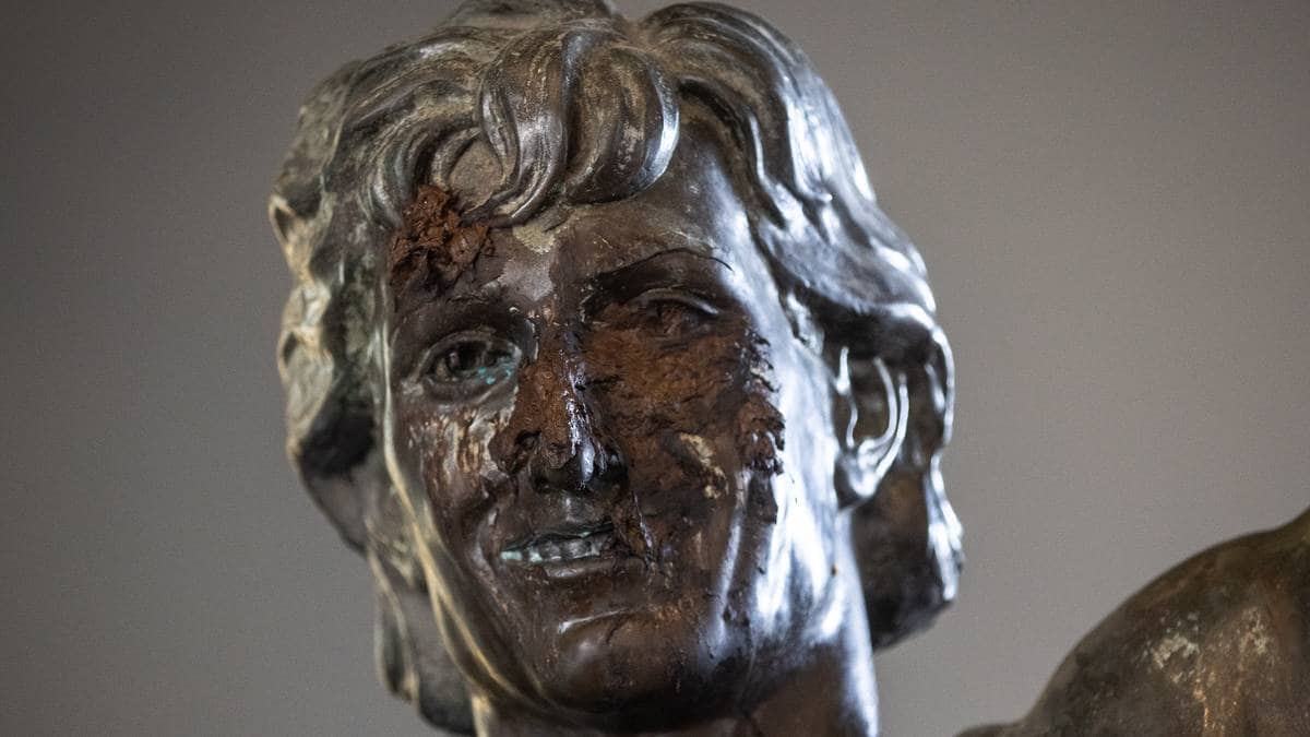 Statue smurt inn i bæsj etter Trump-støtte