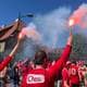 Khorshid Rafei Tari Brann-supportarar på St. Hanshaugen før cupfinale i 2023