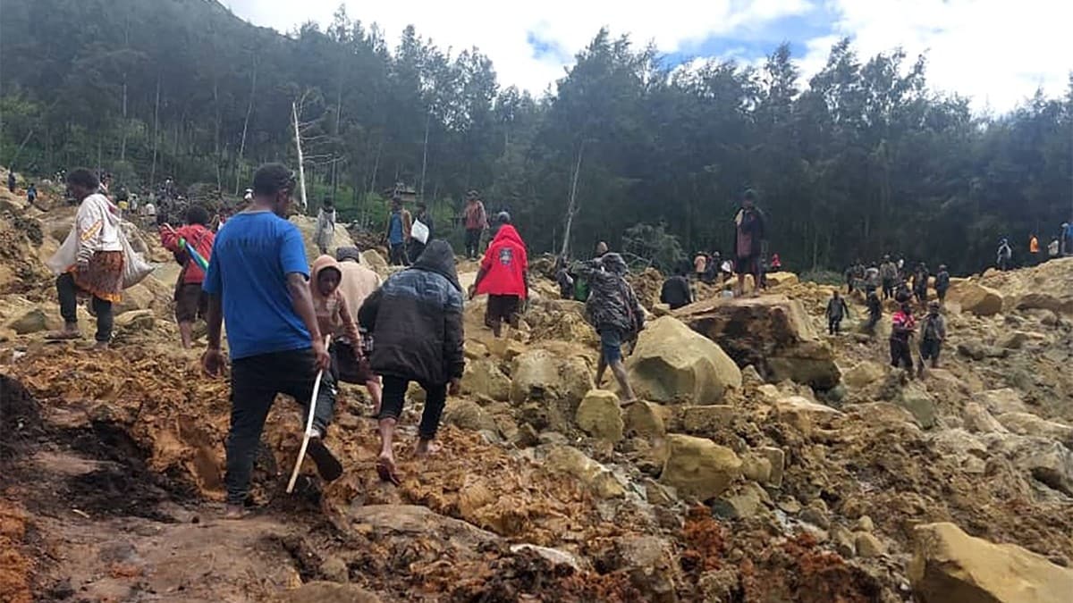 Jordskred i Papua Ny-Guinea: Første redningsmannskap på plass