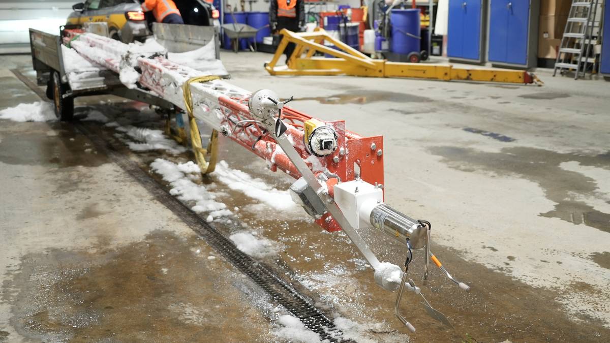 Begge vindmålerne knakk (!) – lufthavn stengt i dagevis: – Aldri skjedd før