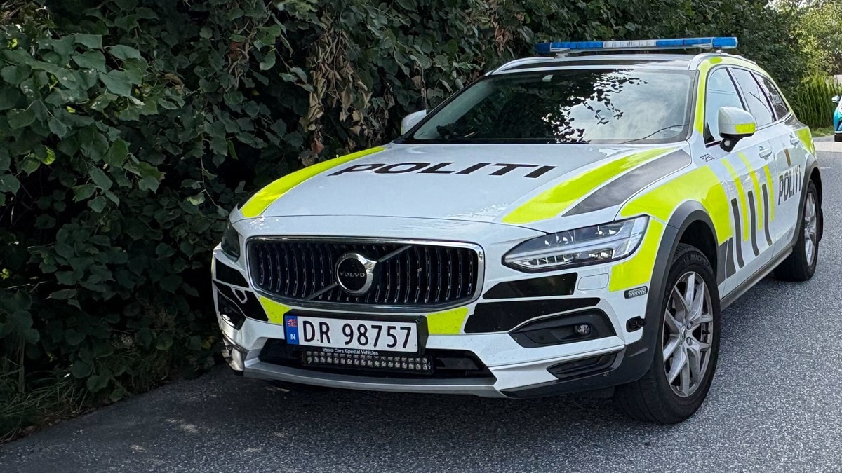 Funn av død person i Halden – fire personer siktet