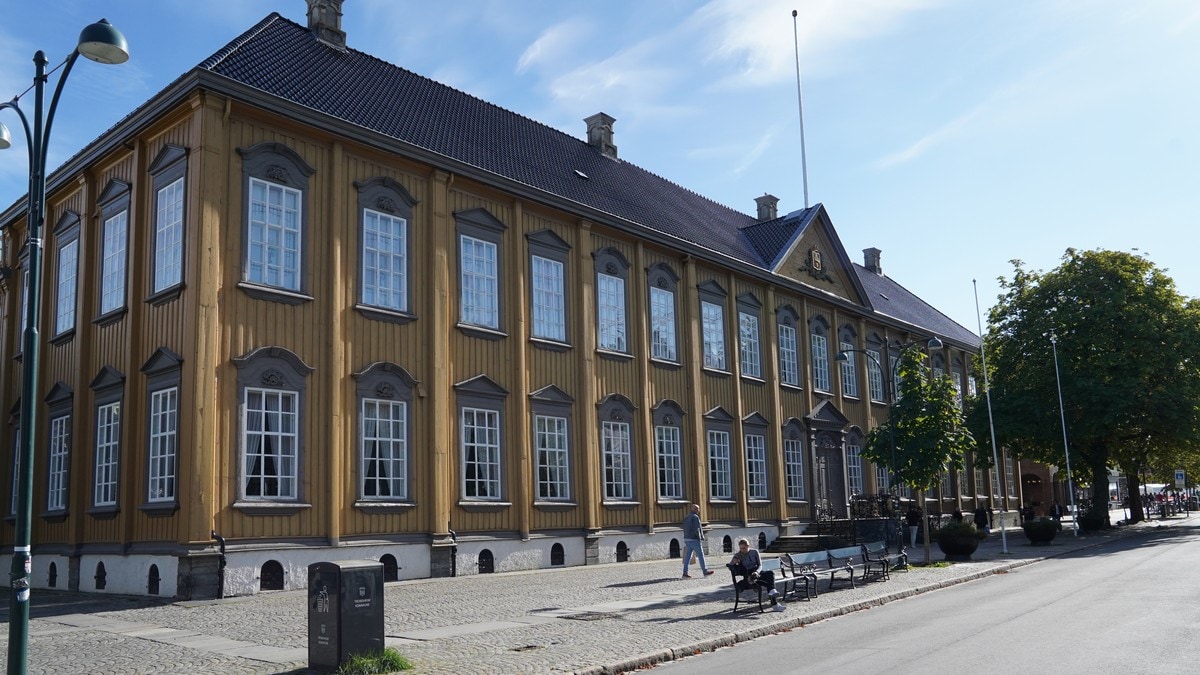 Riksantikvaren vil måle det 250 år gamle bygget grått – byråd ber dronninga om å gripe inn