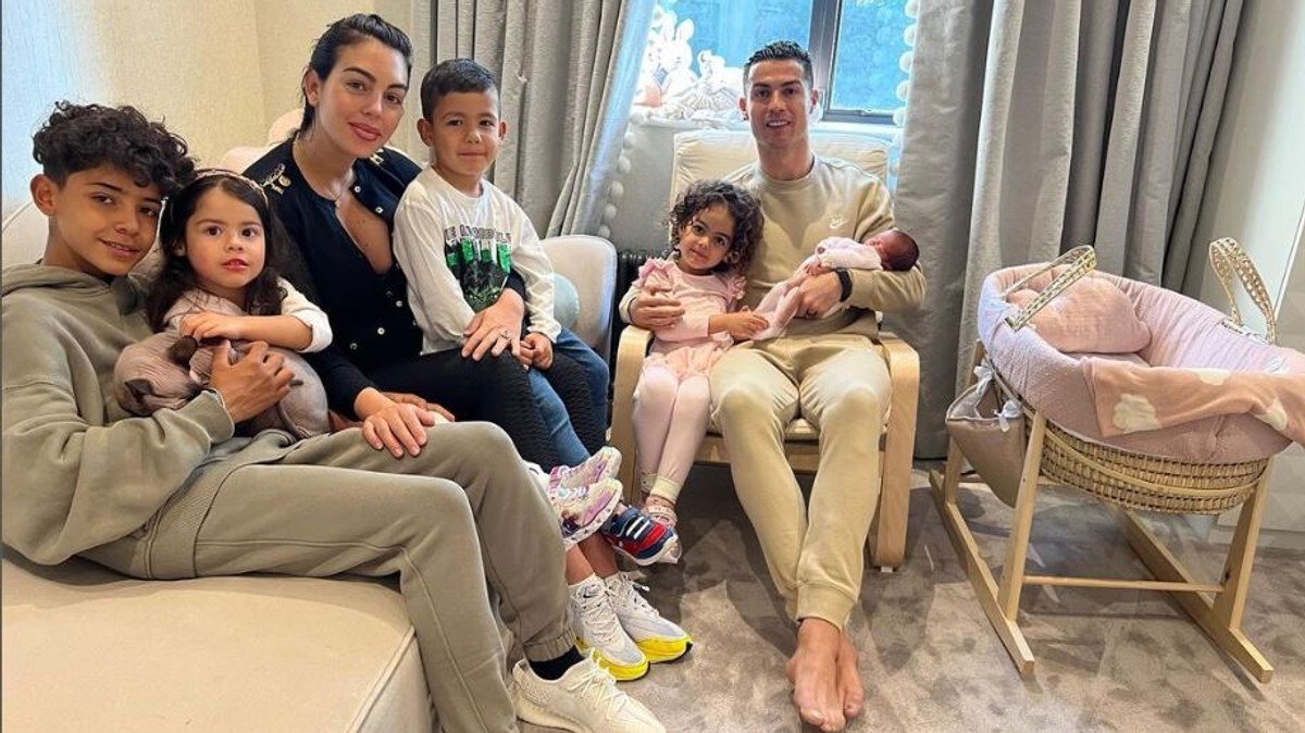 Ronaldo deler bilde av sitt nyfødte barn