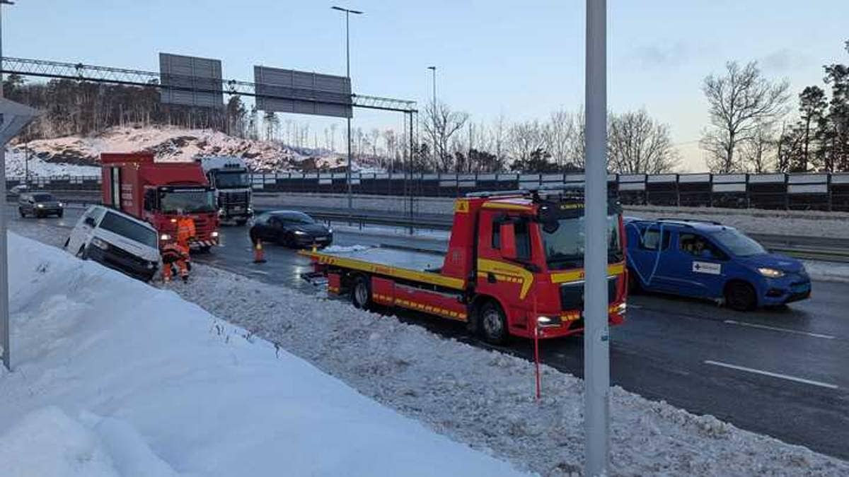 Flere trafikkuhell på Sørlandet: 18 biler involvert totalt