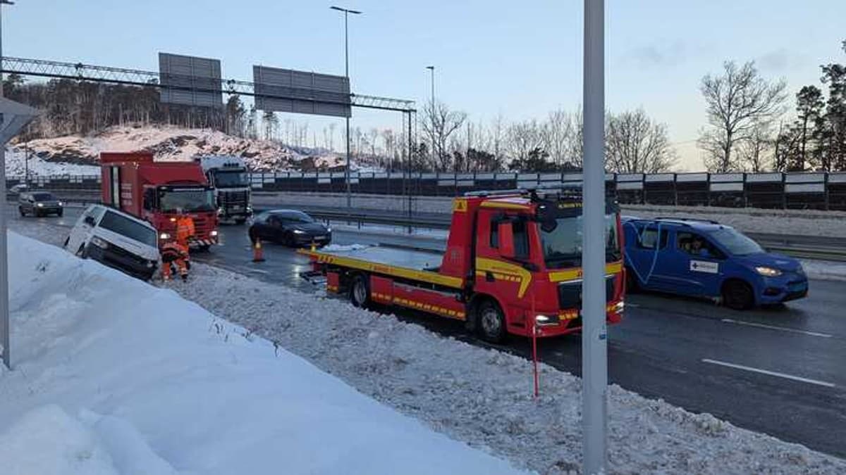 Flere trafikkuhell på Sørlandet: 18 biler involvert totalt