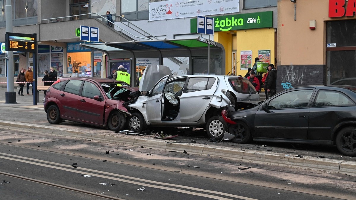 Polen: Mange skadd etter at bil kjørte inn i folkemengde