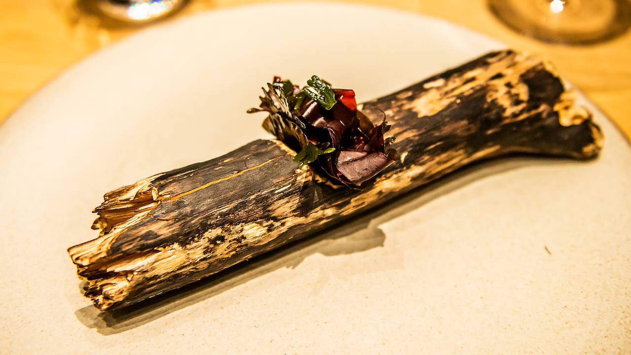 Et fat med taco-tare servert på undervannsrestauranten Under.