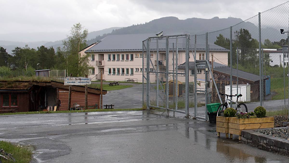 Fengselsleder med klar beskjed til innsatt på rømmen: – Meld deg før det blir verre