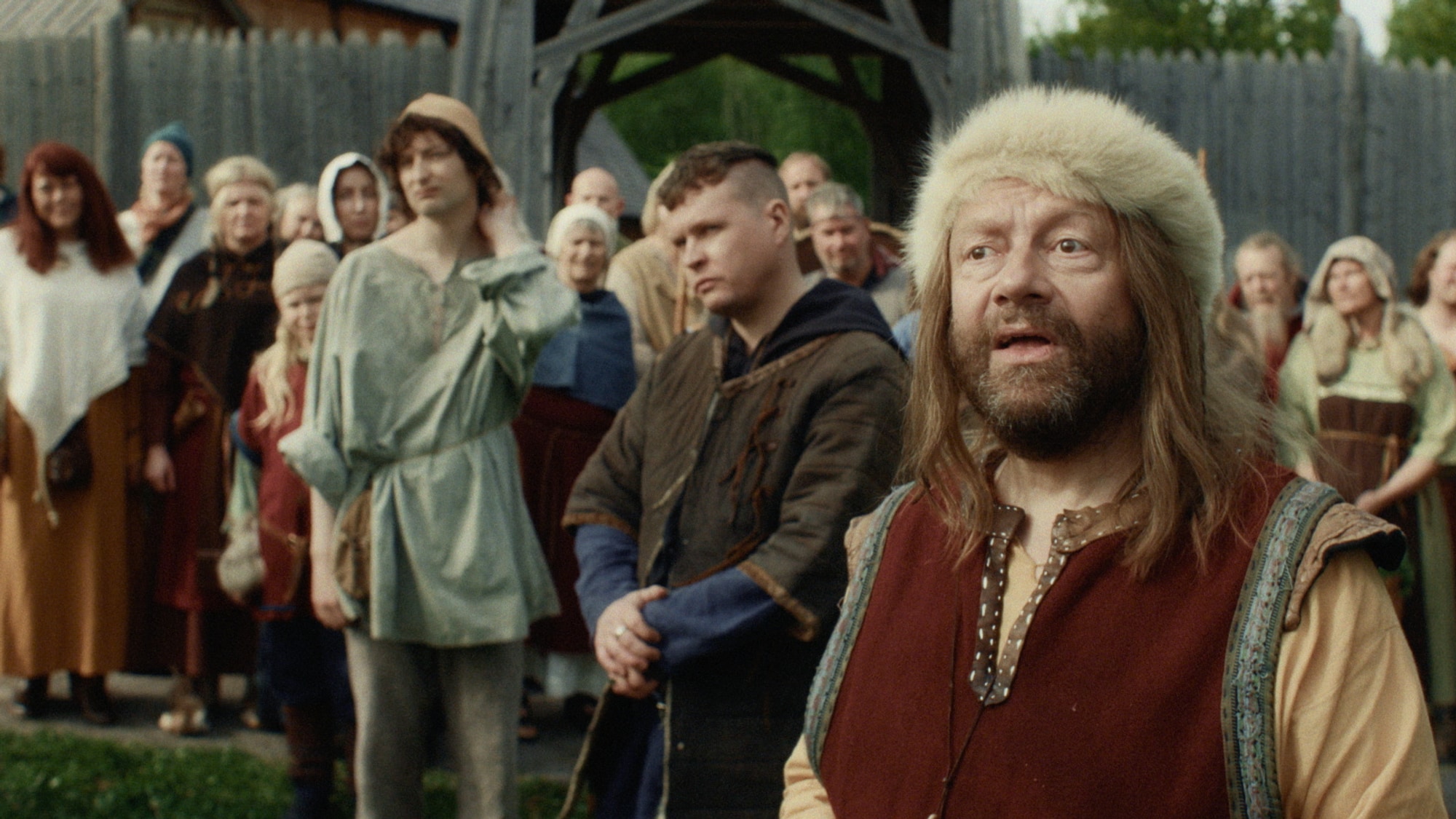 Tre menn med vikingkostyme