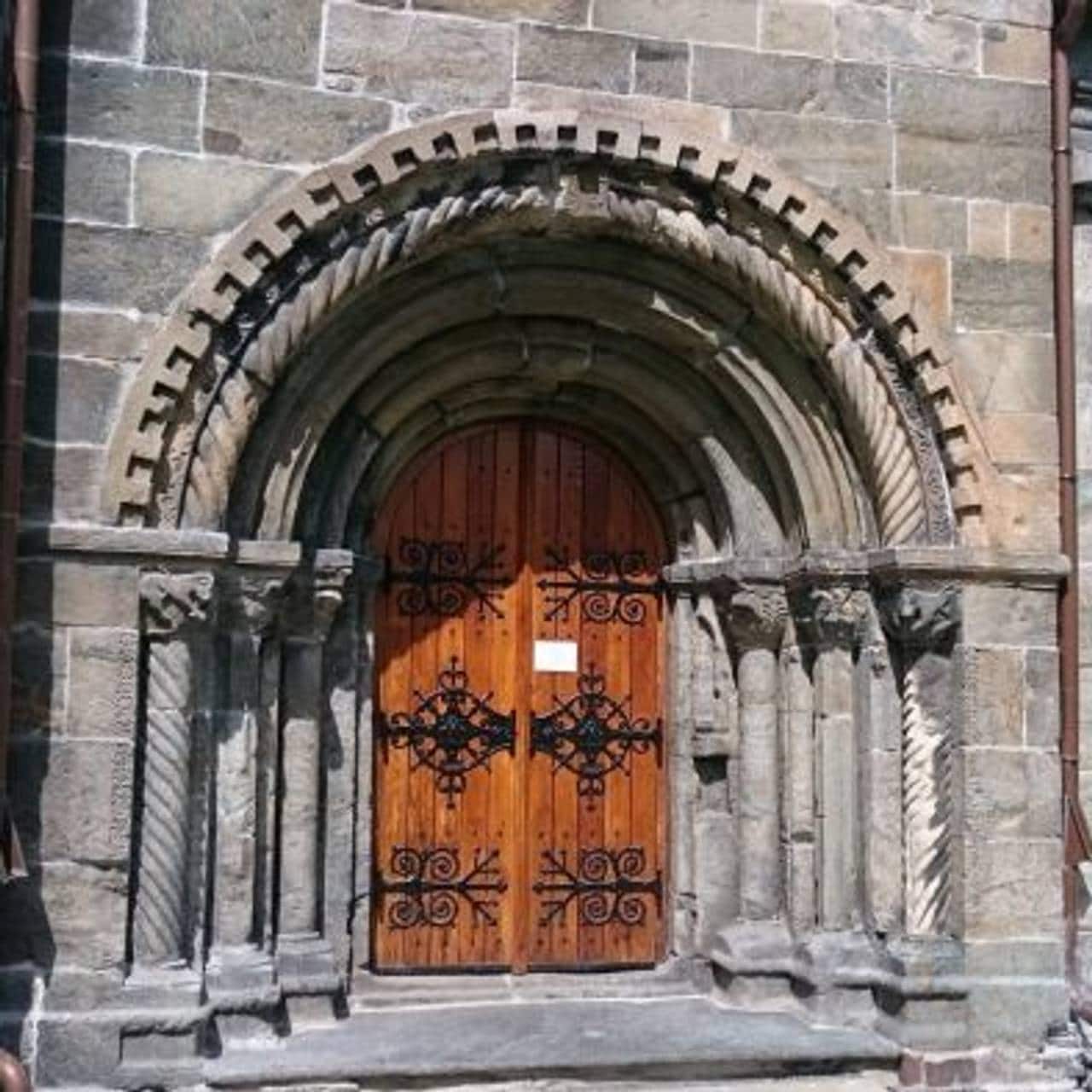 Døren inn til Mariakirken i Bergen
