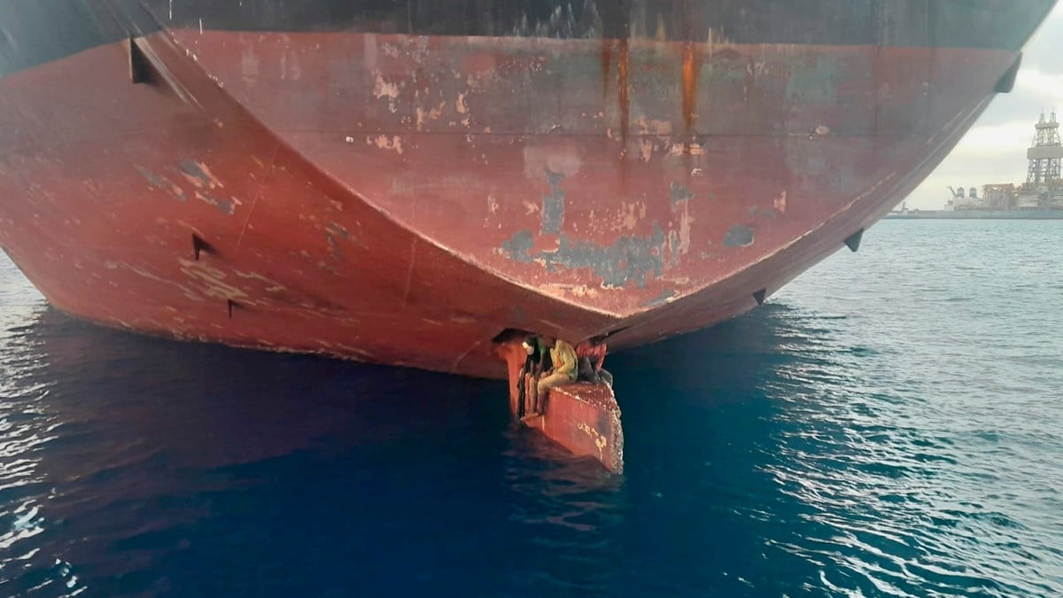 Tre migranter reddet fra roret på tankskip