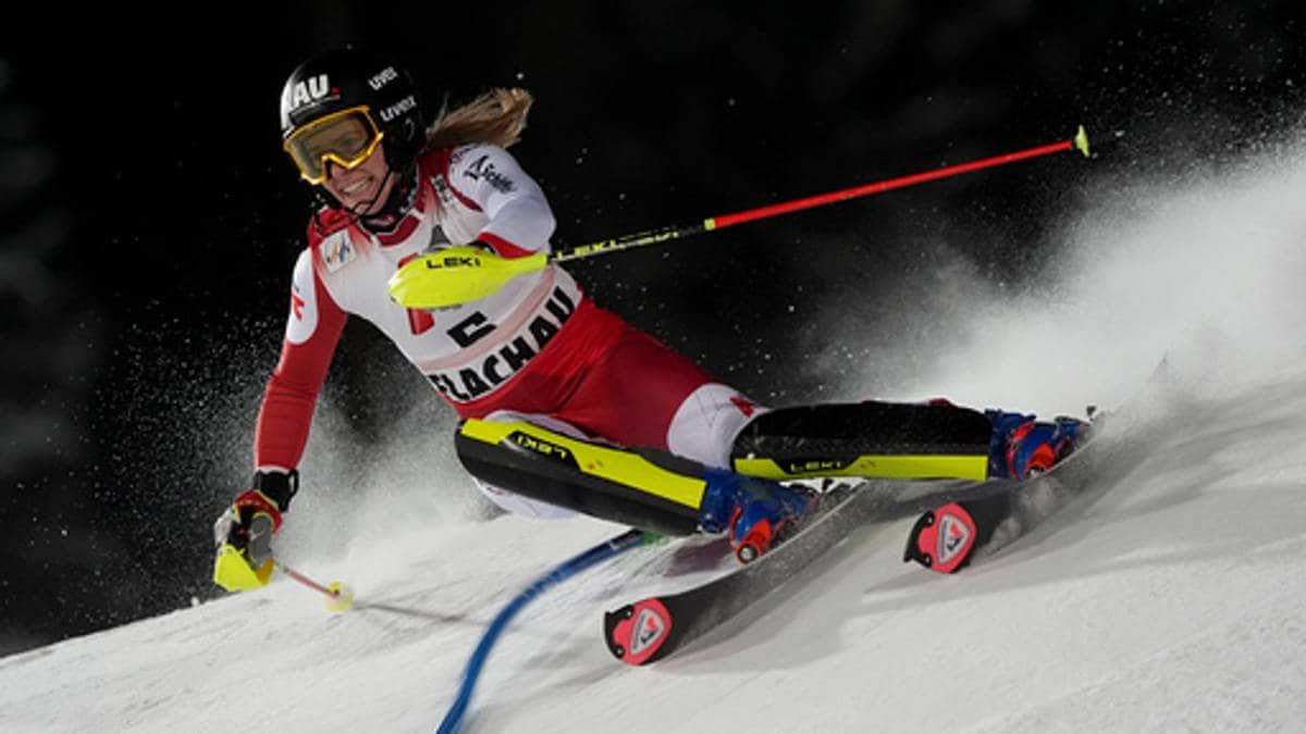 Liensberger leder slalåm i Flachau – Holtmann på 11.-plass