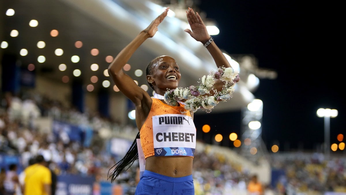 Smadret verdensrekorden på 10.000 meter - første kvinne under 29 minutter