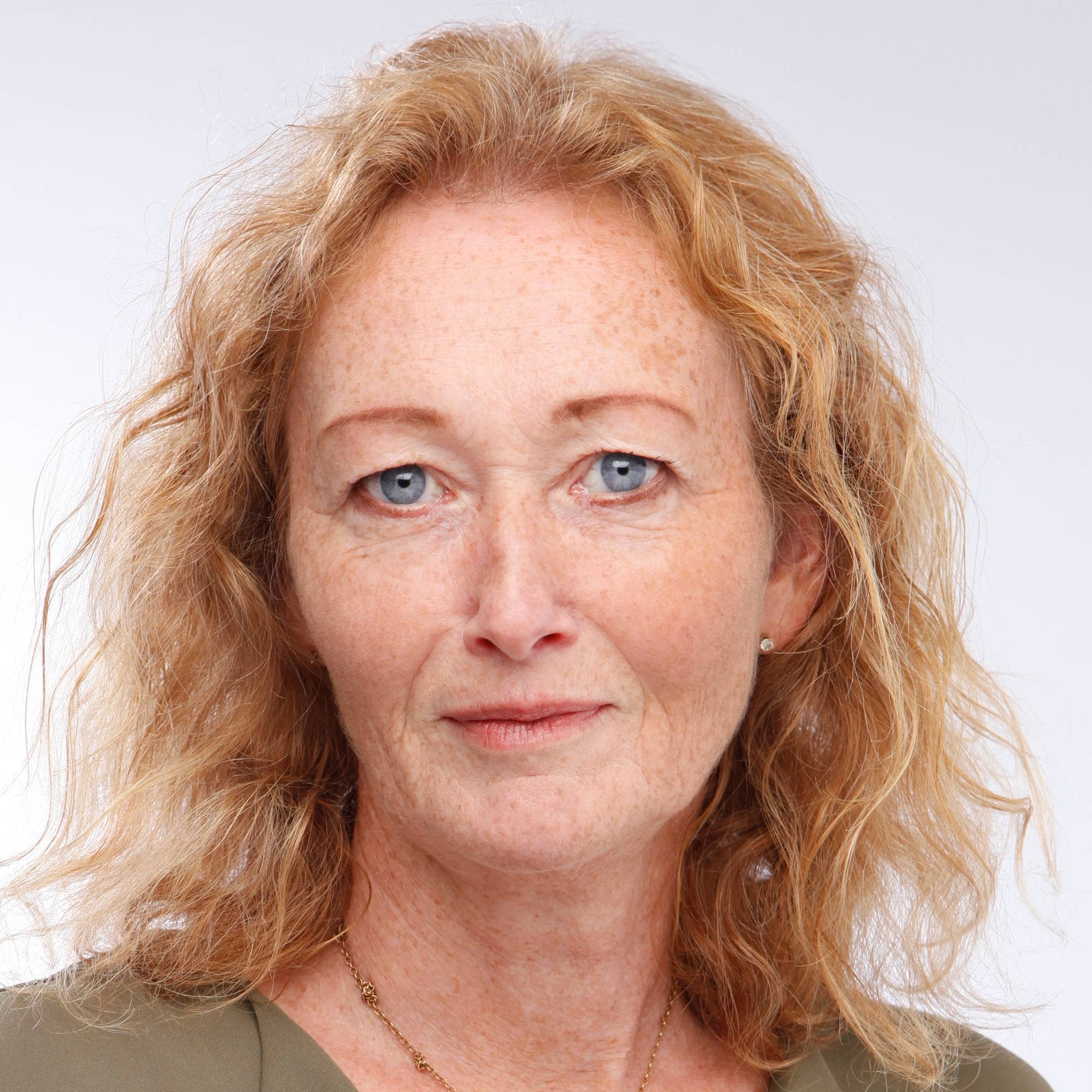 en person med langt hår (Bildebeskrivelsen er laget av en KI-tjeneste)