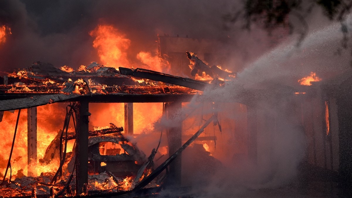 Hundrevis på flukt fra skogbranner i California