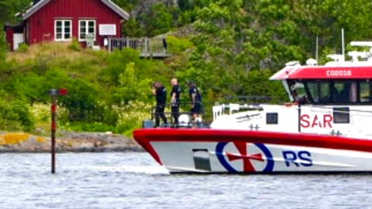 Alvorlig båtulykke i Arendal: Livreddende førstehjelp pågår
