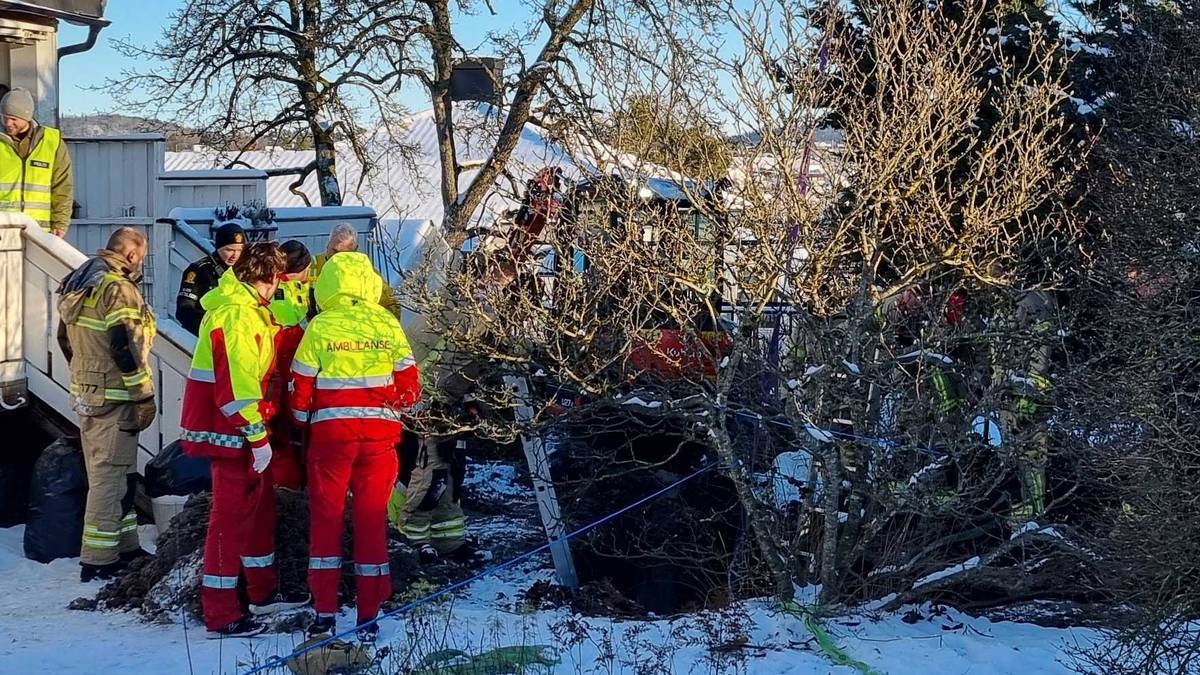 Person sitter fast i løsmasser i Skien