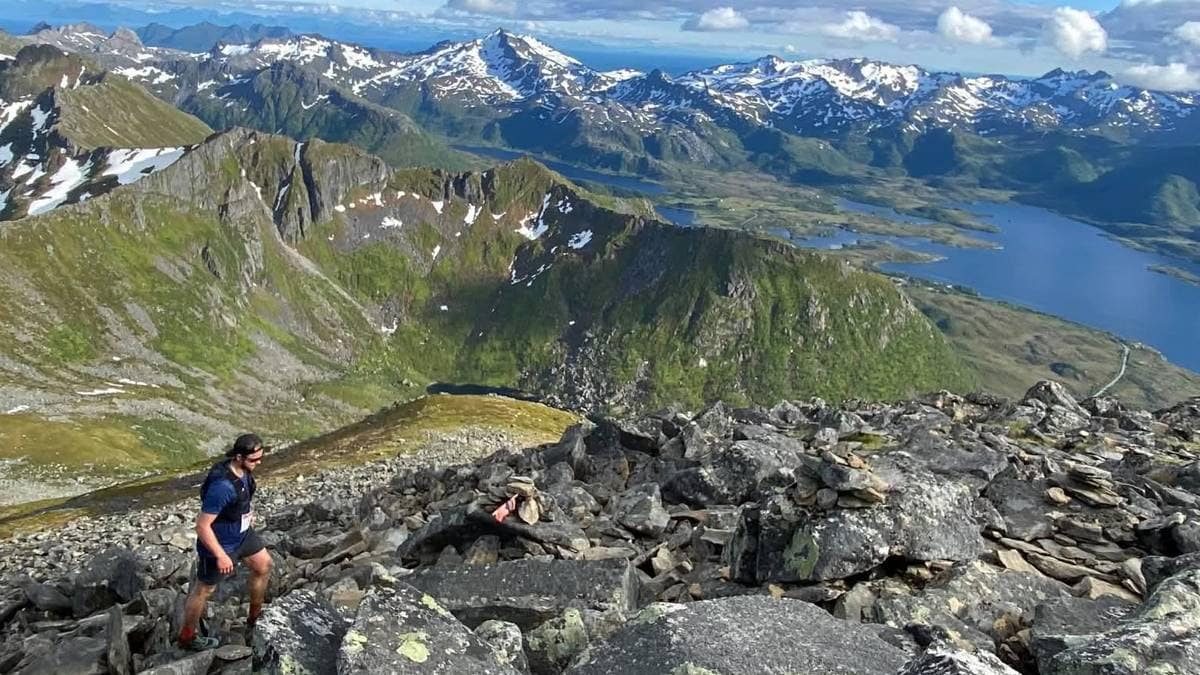 Grunneiere satte foten ned for populært fjelløp i Lofoten: – Kan ikke ødelegge naturen