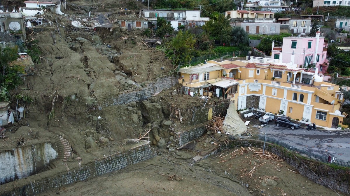 Elleve funne døde etter jordskred i Italia