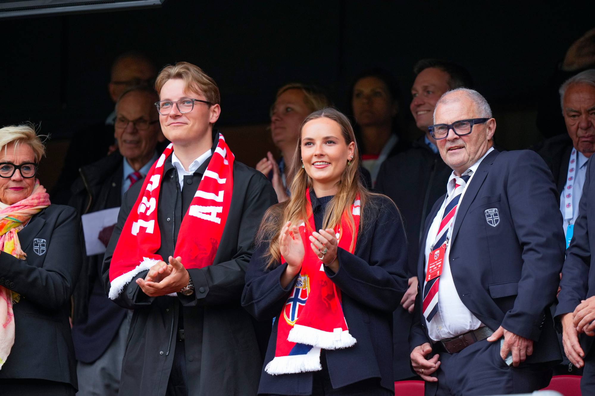 Prins Sverre Magnus og prinsesse Ingrid Alexandra på plass under VM-kvalifiseringskampen i fotball mellom Norge og Østerrike på Ullevaal stadion