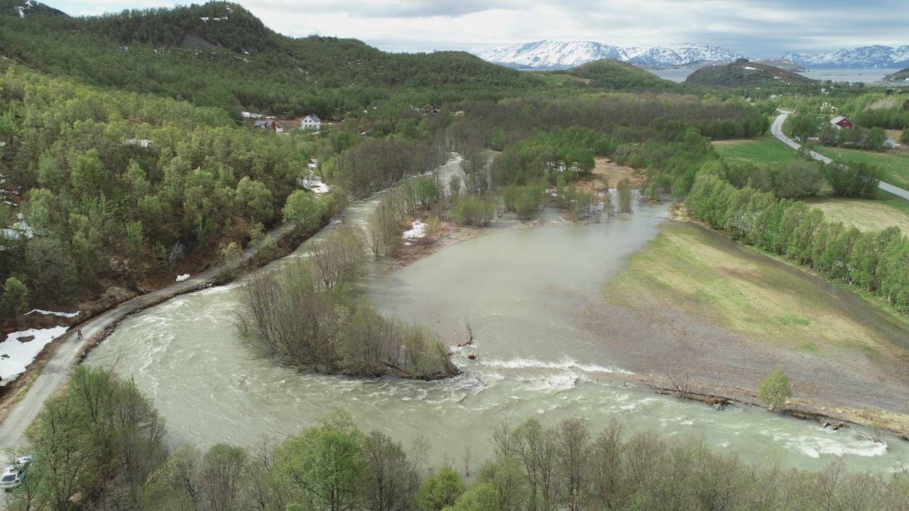Flom og høy vannføring i Kviby i Alta