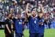 TROY TAORMINA / REUTERS,NTB Fotballspillere i blå drakter jubler med armene i været på en stadion.