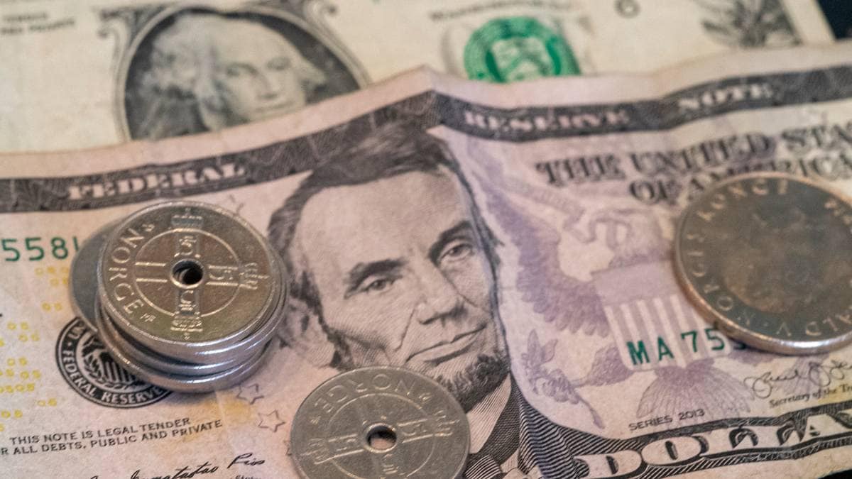 Dollaren fell: – Kan sjå nivå under 10 kroner når som helst