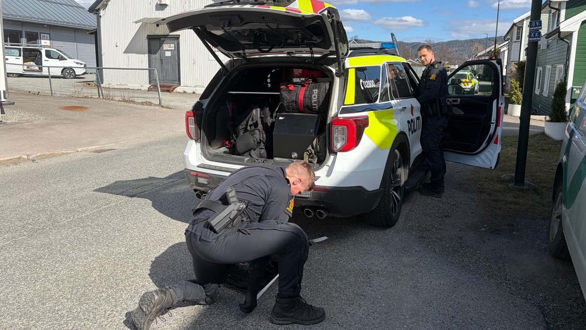 Jakter p&aring; bev&aelig;pnede personer i Lier