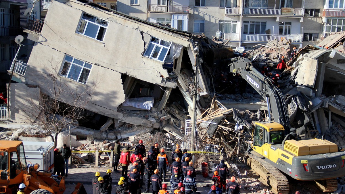 Minst 22 døde etter jordskjelvet