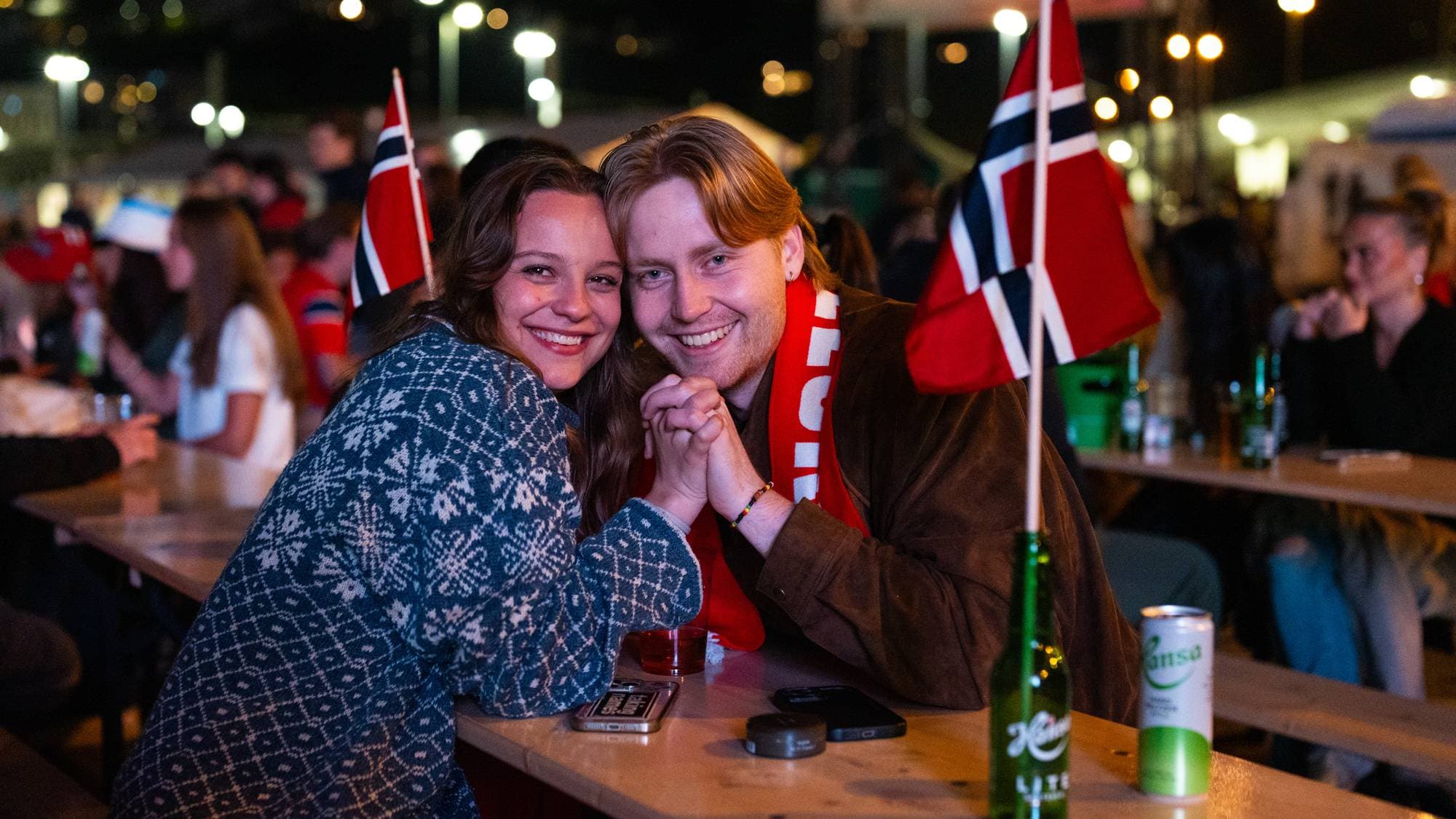 Tuva Skare Jørgensen og Tord Borg Finnestad koser seg på VM-fest.