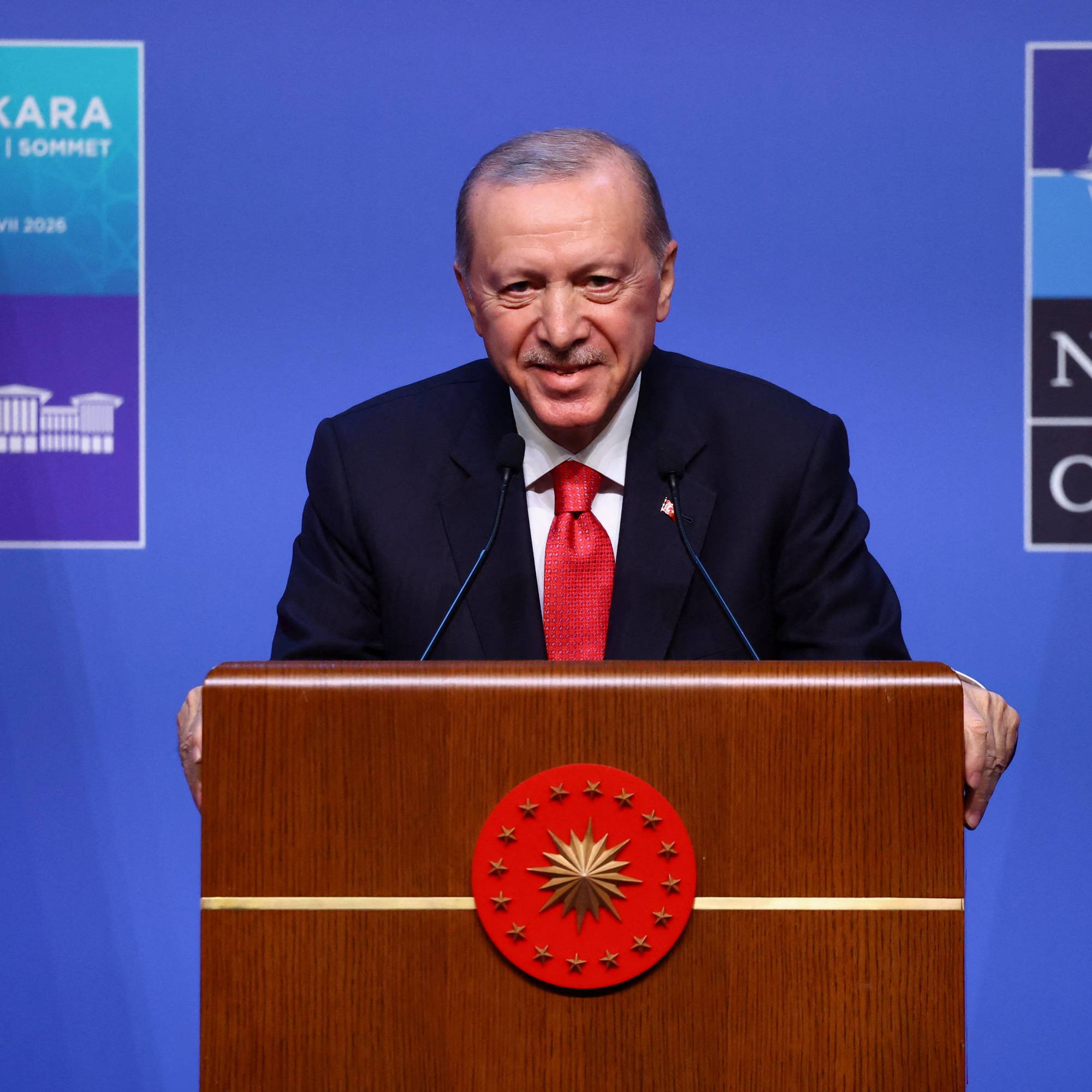 Tyrkias president Recep Tayyip Erdogan hadde grunn til å smile. Trump åpner for at han kan få kjøpt F35 kampfly likevel. I sin første presidentperiode sa Trump nei fordi Tyrkia hadde kjøpt det russiske mobile luftvernsystemet S-400. 