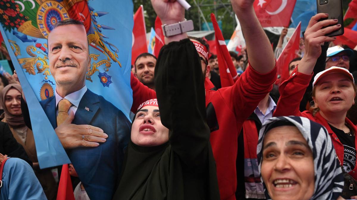 Historisk valg i Tyrkia: Erdogan leder foreløpig
