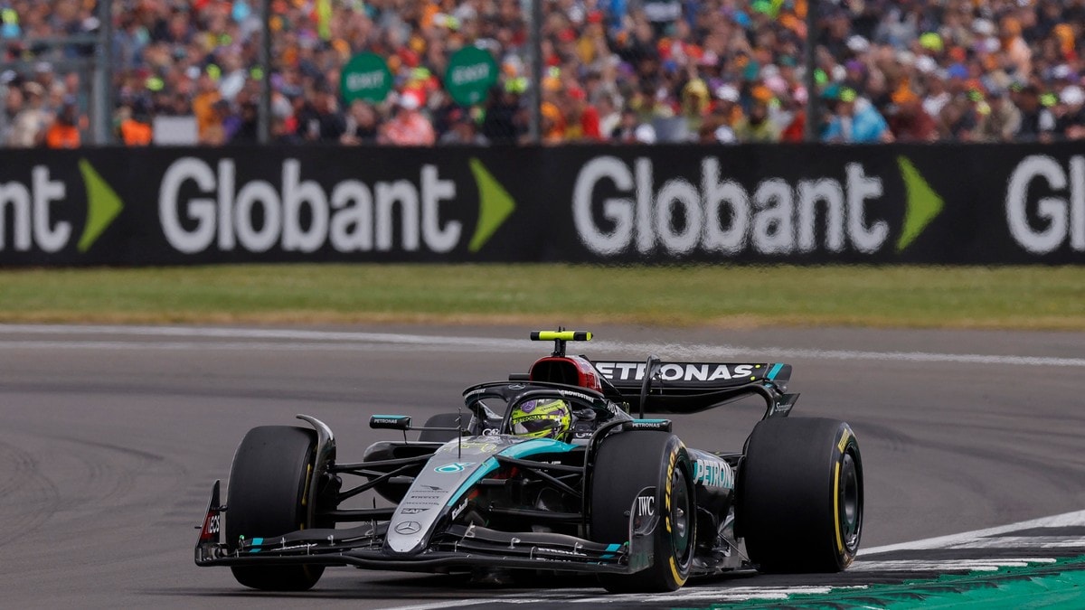 Lewis Hamilton vant regnpreget Silverstone-løp – første seier siden 2021