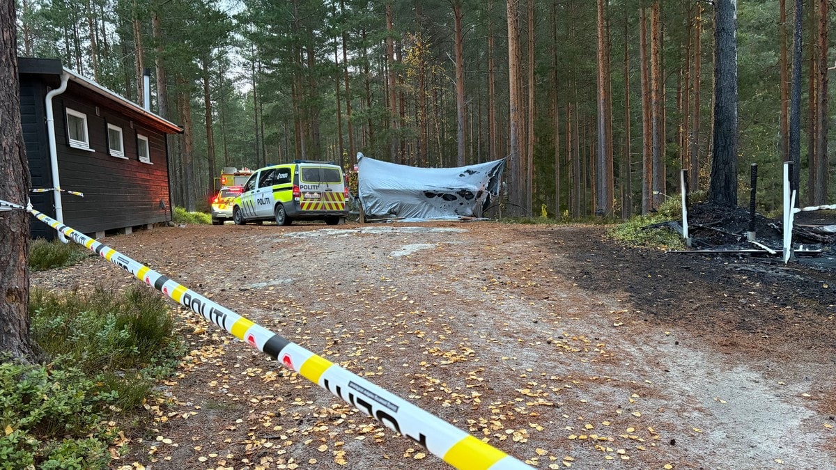 Mann død etter campingvogn­brann i Kviteseid