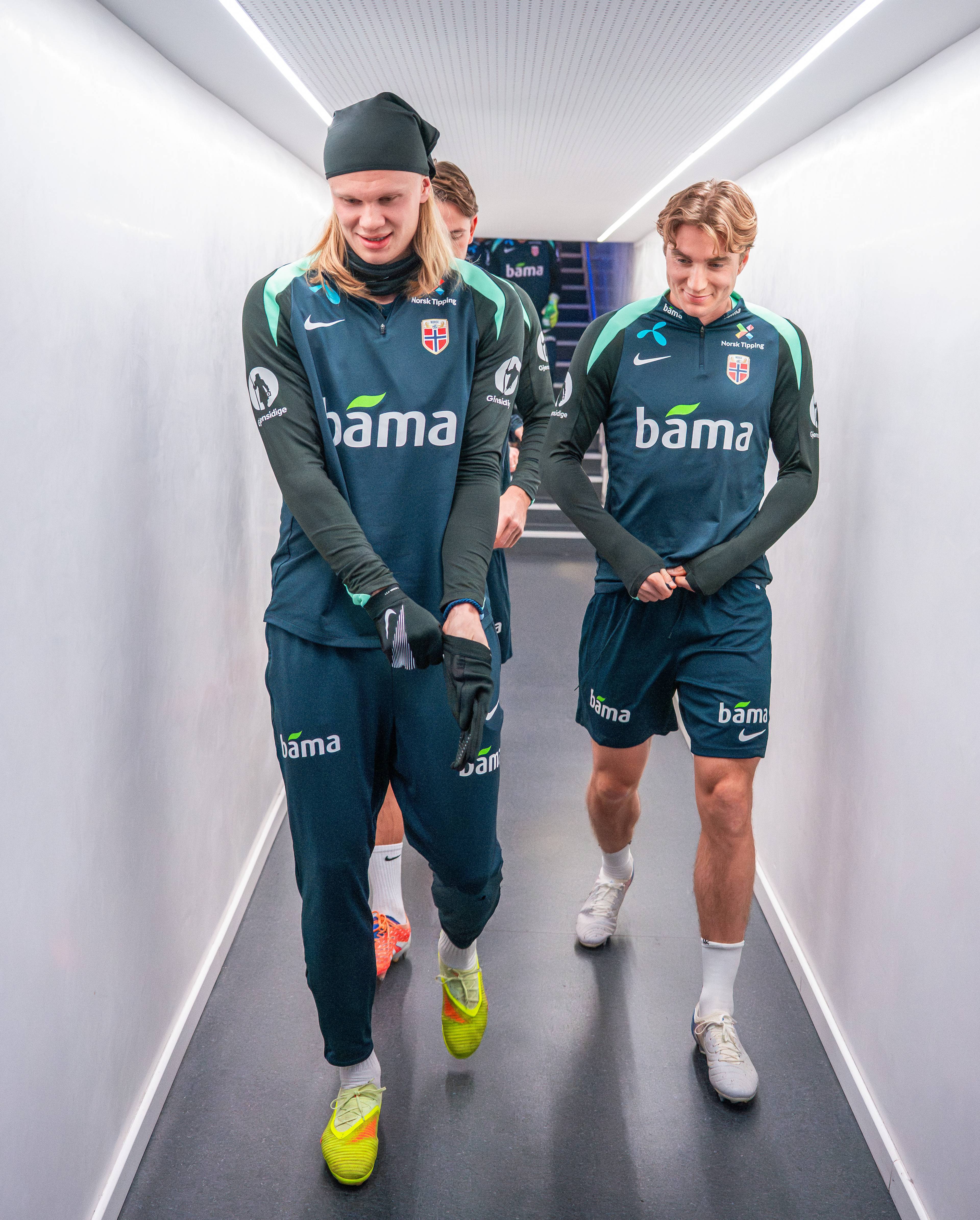 Kristian Thorstvedt sammen med Haaland og Sander Berge