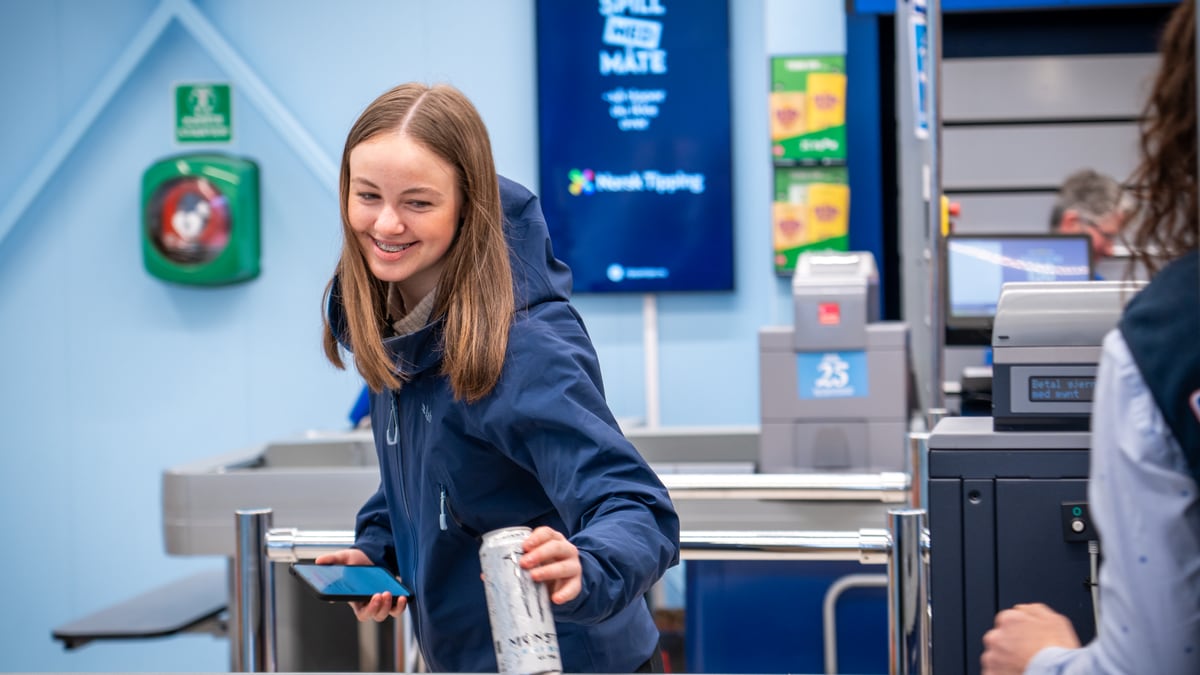 Her prøver Ingrid (16) den nye digitale lommeboka