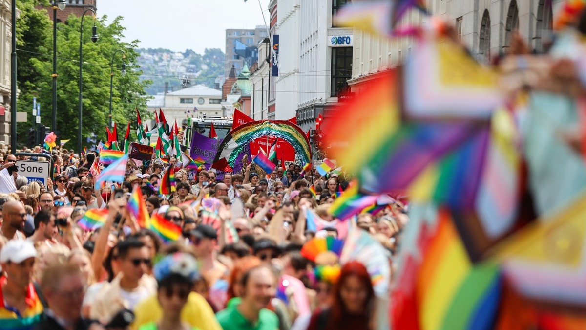 Nå er pride-paraden i gang: – Oslo er en regnbueby