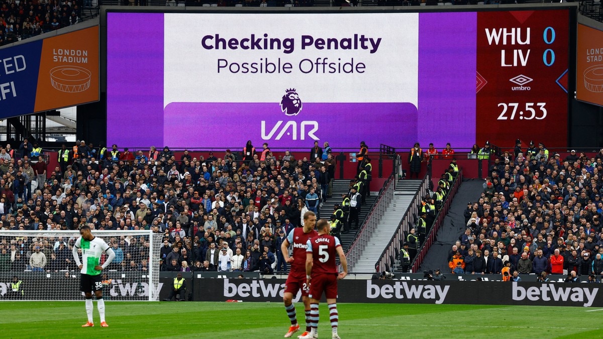 Medier: Premier League-klubbene skal stemme over forslag om å fjerne VAR
