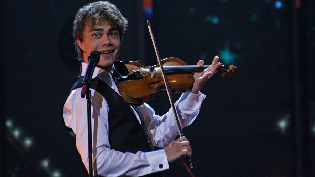 Alexander Rybak opptrer i ESC-finalen