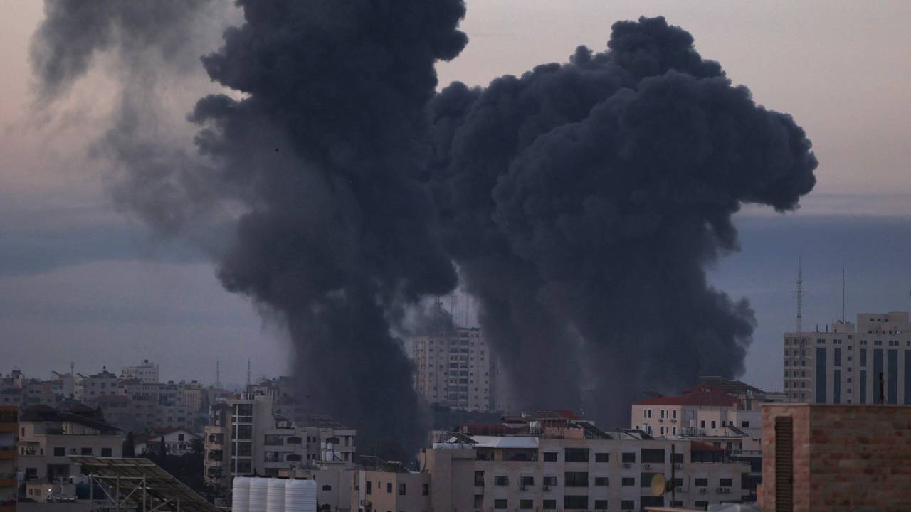 Et av de tyngste flyangrepene mot Gaza by, tidlig 12. mai 2021.