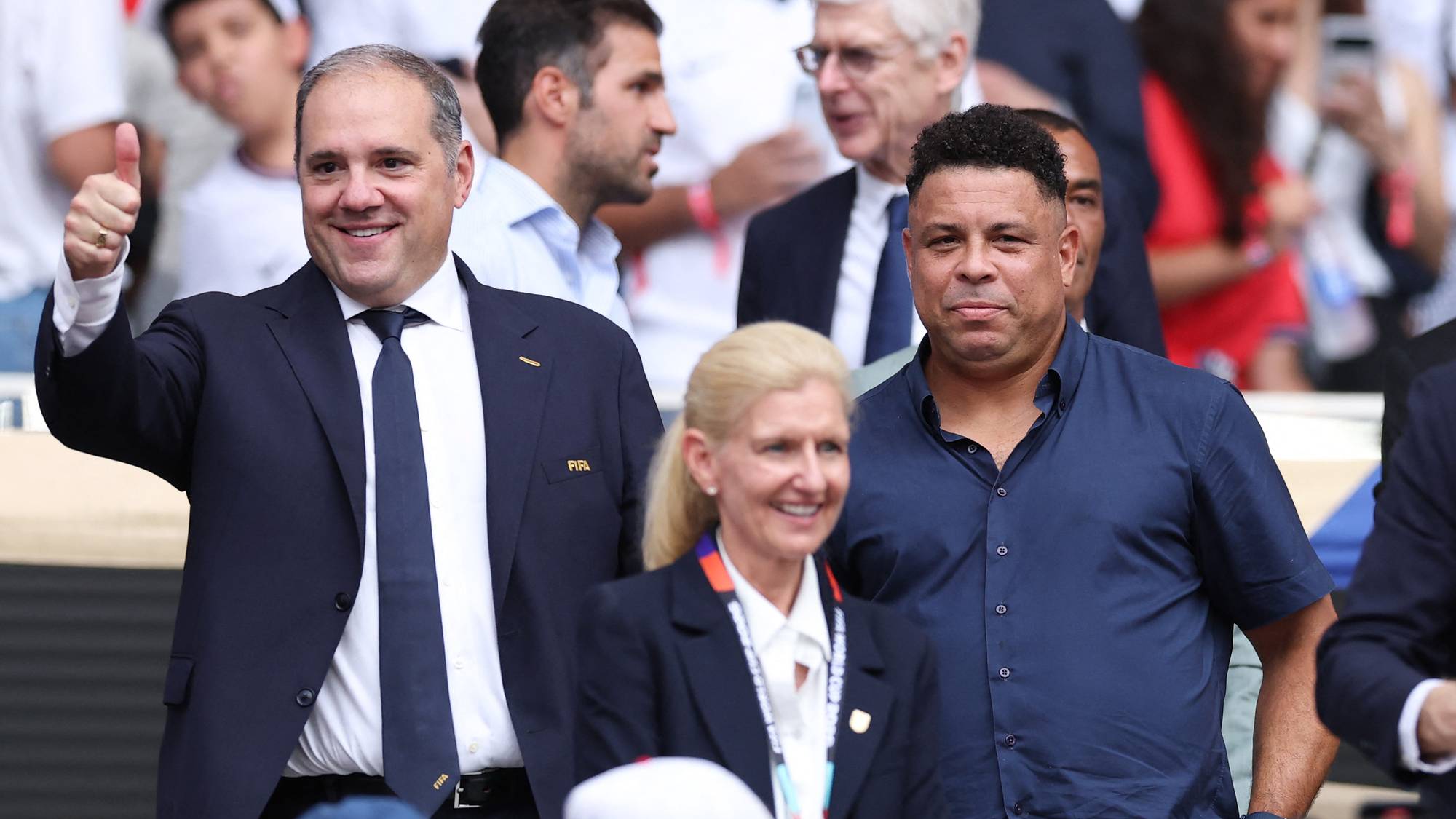 Vittorio Montagliani og Ronaldo på kampen mellom Norge og England under VM.