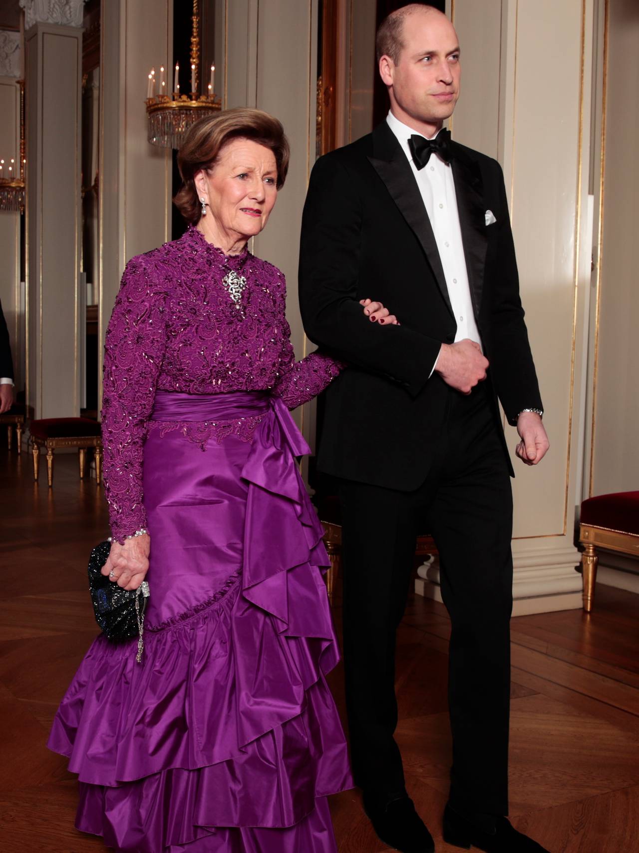 Dronning Sonja lilla kjole