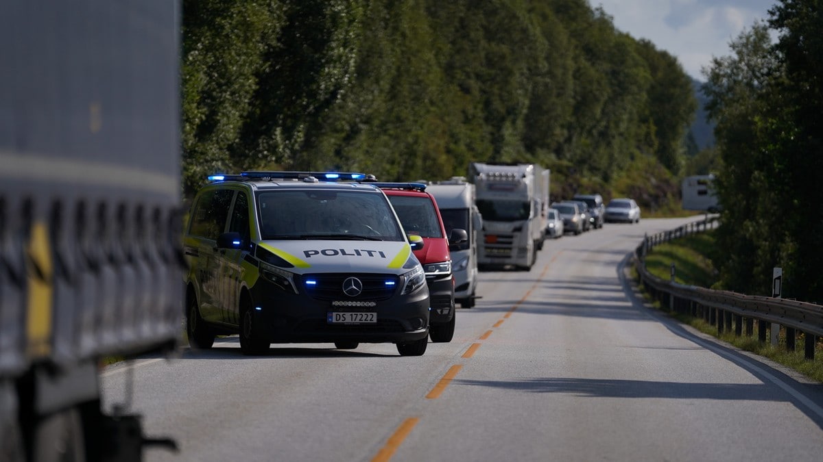 Person hardt skadd etter trafikkulykke i Sula