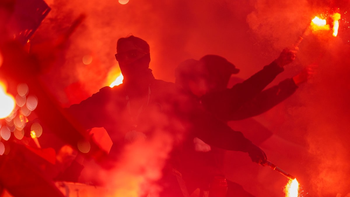 Kjempebøter til Vålerenga og Sarpsborg – fansen brøt NFFs pyroregler