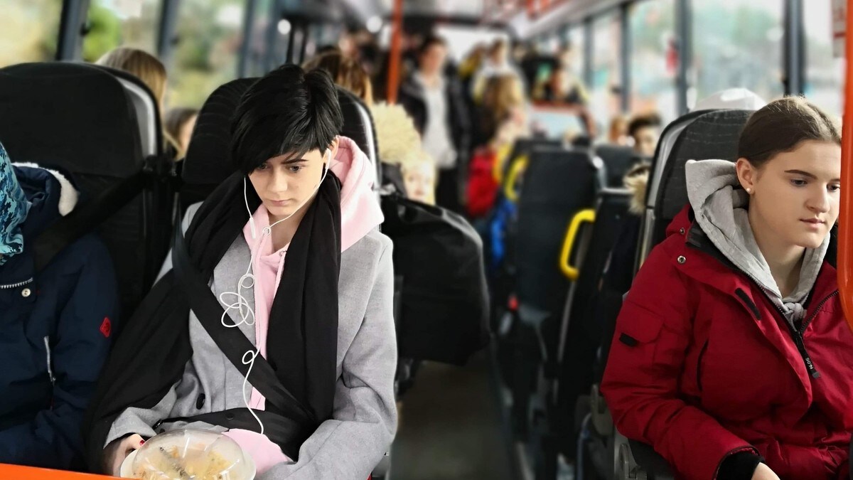Elevar må stå på skulebussar over heile landet: – Må stille strengare krav