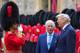 FOTO:Kirsty Wigglesworth / Reuters / NTB スーツとネクタイのチャールズ王子は訴訟でトランプと話す