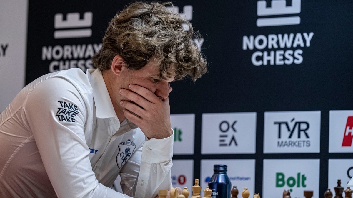 Carlsen på 4.-plass i grunnspillet etter overraskende tap