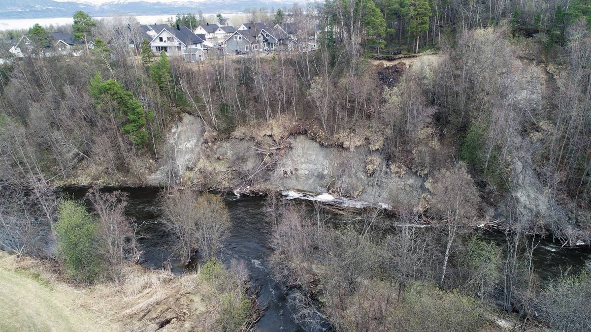 “Houses Evacuated in Alta Due to Landslide Threat Amid Flooding”