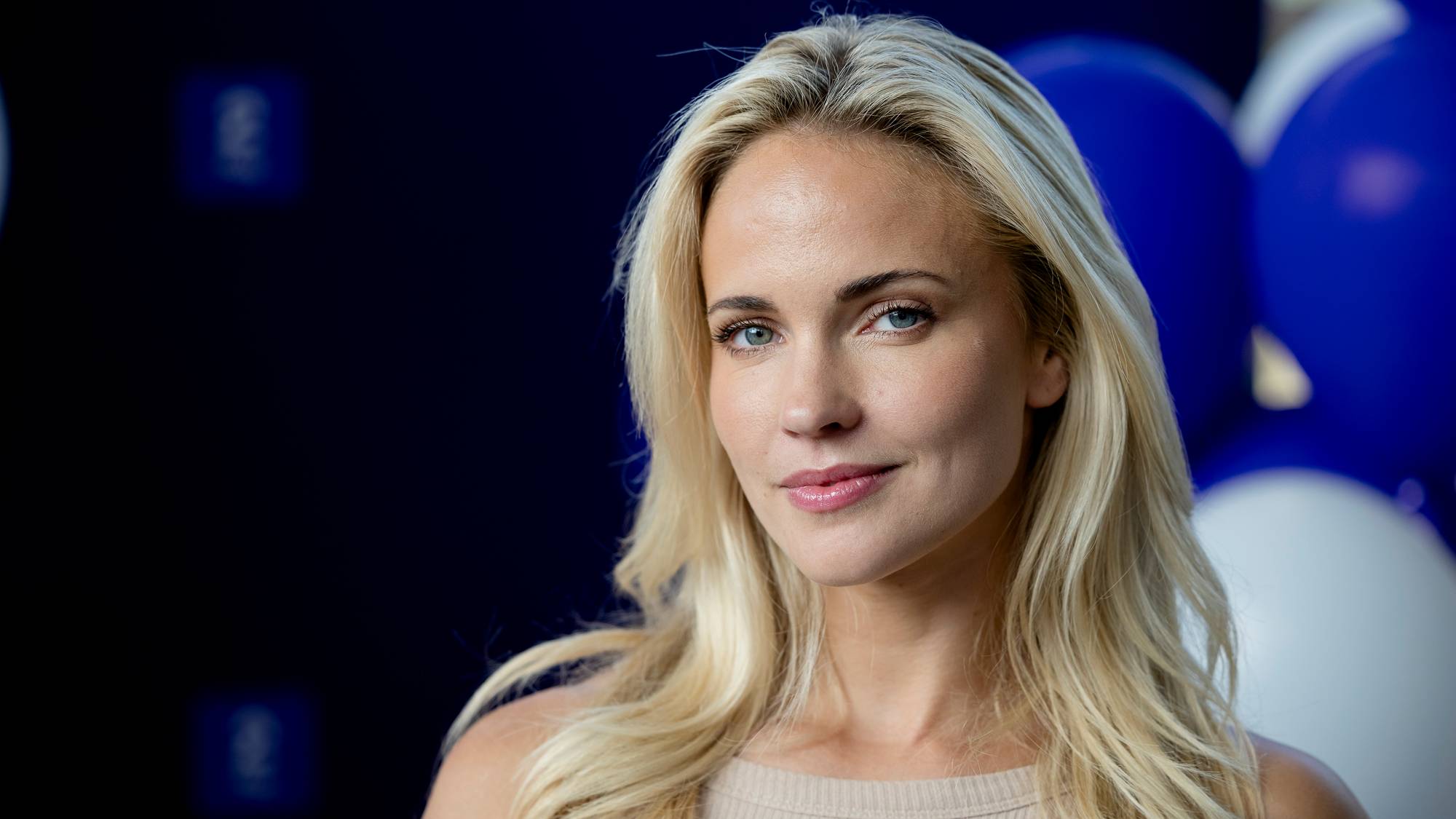 Emile Voe Nereng poserer mot kamera under TV 2s høstlansering