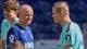 Foto: Lise Åserud / NTB Landslagstrener Ståle Solbakken og Erling Braut Haaland snakker sammen under en fotballtrening. (Bildebeskrivelsen er laget av en KI-tjeneste)
